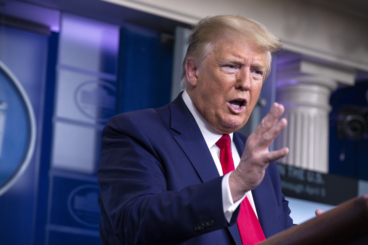 ▲도널드 트럼프 미국 대통령이 6일(현지시간) 백악관에서 코로나19 관련 일일 언론 브리핑을 하고 있다. 워싱턴D.C./UPI연합뉴스