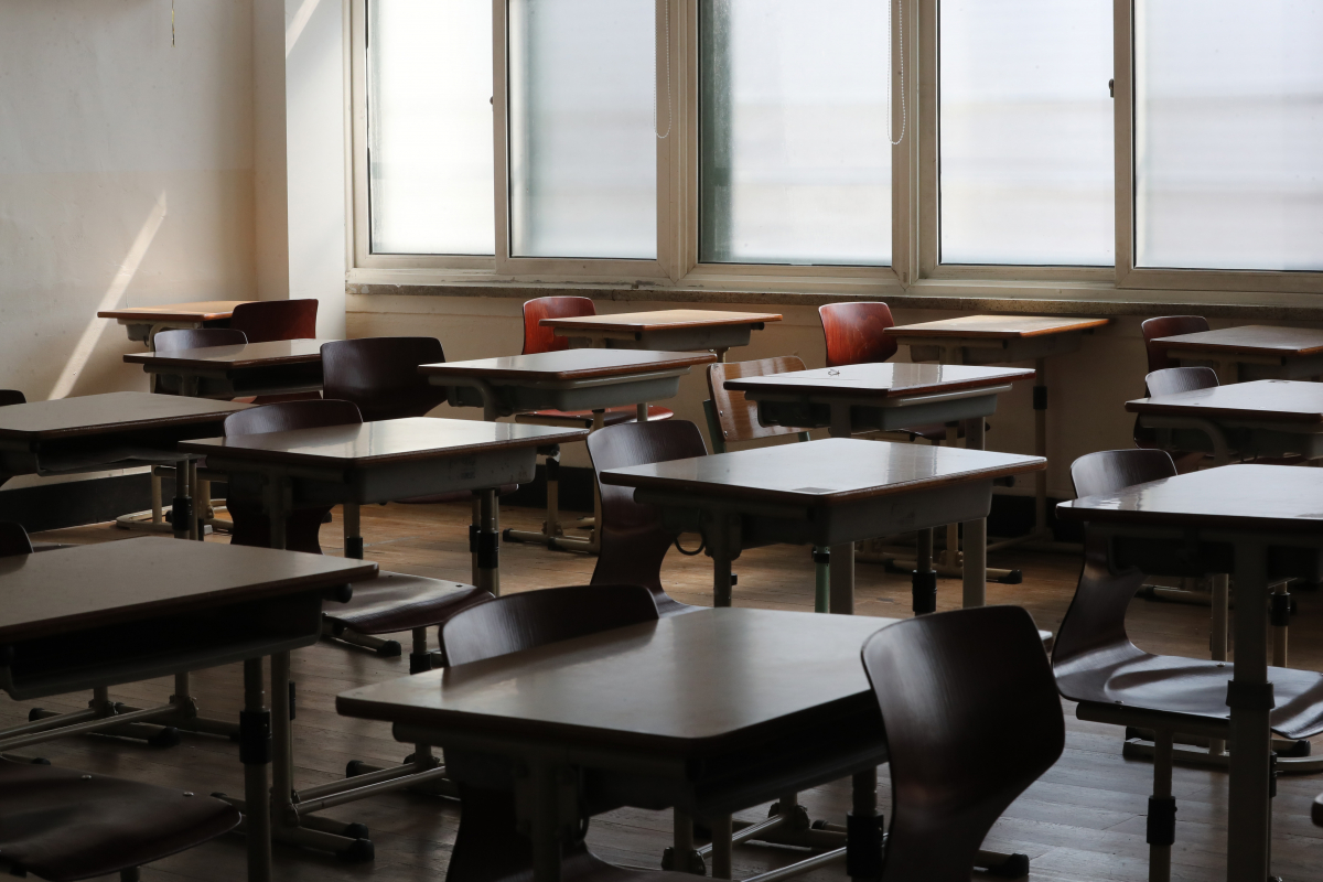 ▲코로나19 여파로 교육부가 내달 9일부터 고3·중3 학생들을 시작으로 단계적 원격수업을 토대로 한 '온라인 개학'을 시행하겠다고 발표한 31일 오후 원격교육 시범학교로 지정된 서울 마포구 서울여자고등학교 3학년 교실이 텅 비어 있다.  (연합뉴스)