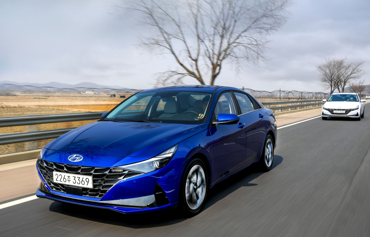 ▲쏘나타가 ‘국민차’라면, 아반떼에는 '국민 첫차' 이미지가 있다. (사진제공=현대차)