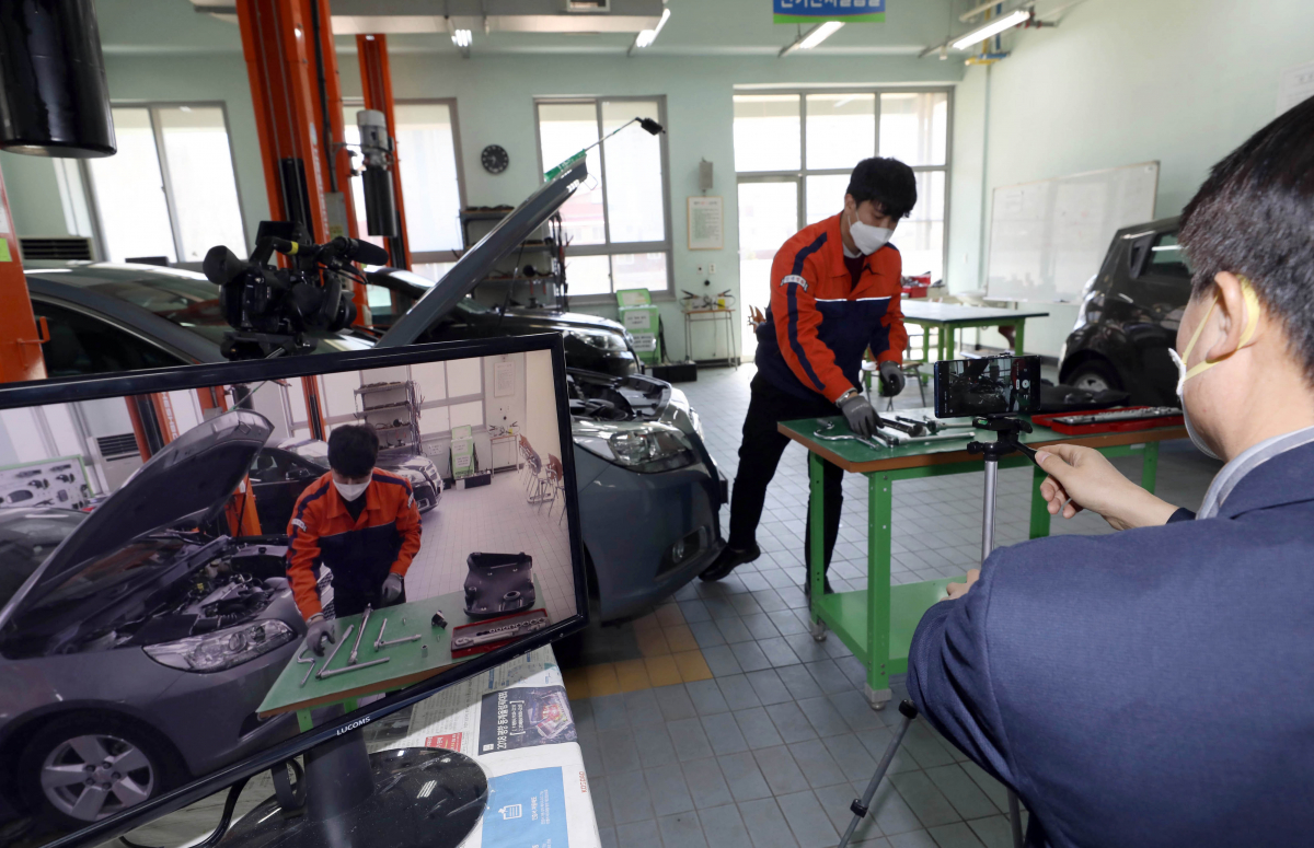 ▲원격수업 촬영 중인 용산공고 (연합뉴스)