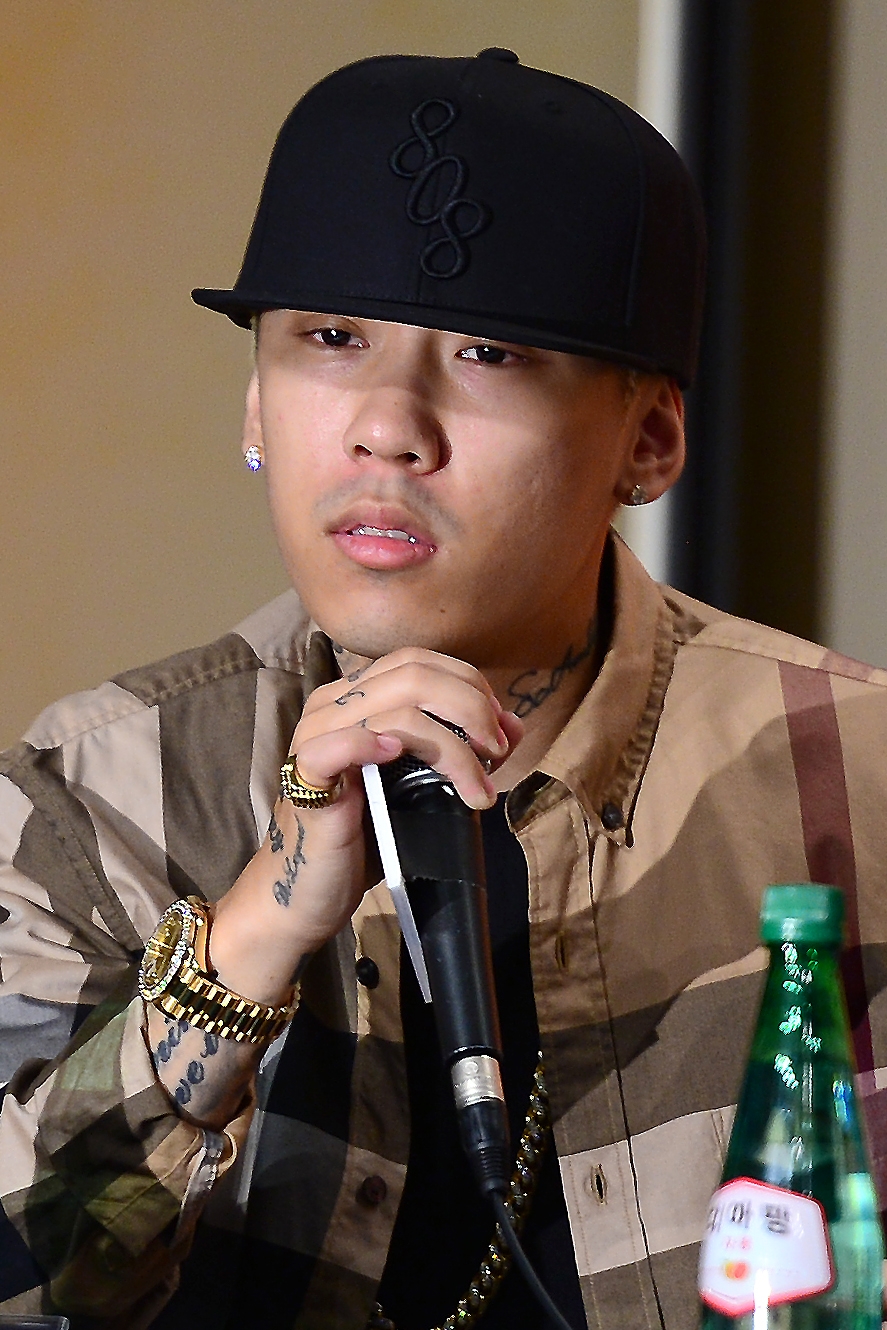 ▲도끼가 주얼리 대금미납으로 여전히 대립 중이다. (사진제공=비즈엔터)