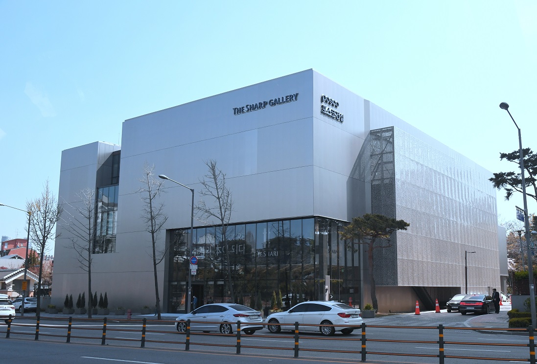 ▲포스코건설은 서울 강남구 신사동에 주택 홍보관인 '더샵 갤러리'를 연다고 13일 밝혔다. 사진은 더샵 갤러리 외관. (사진 제공=포스코건설)