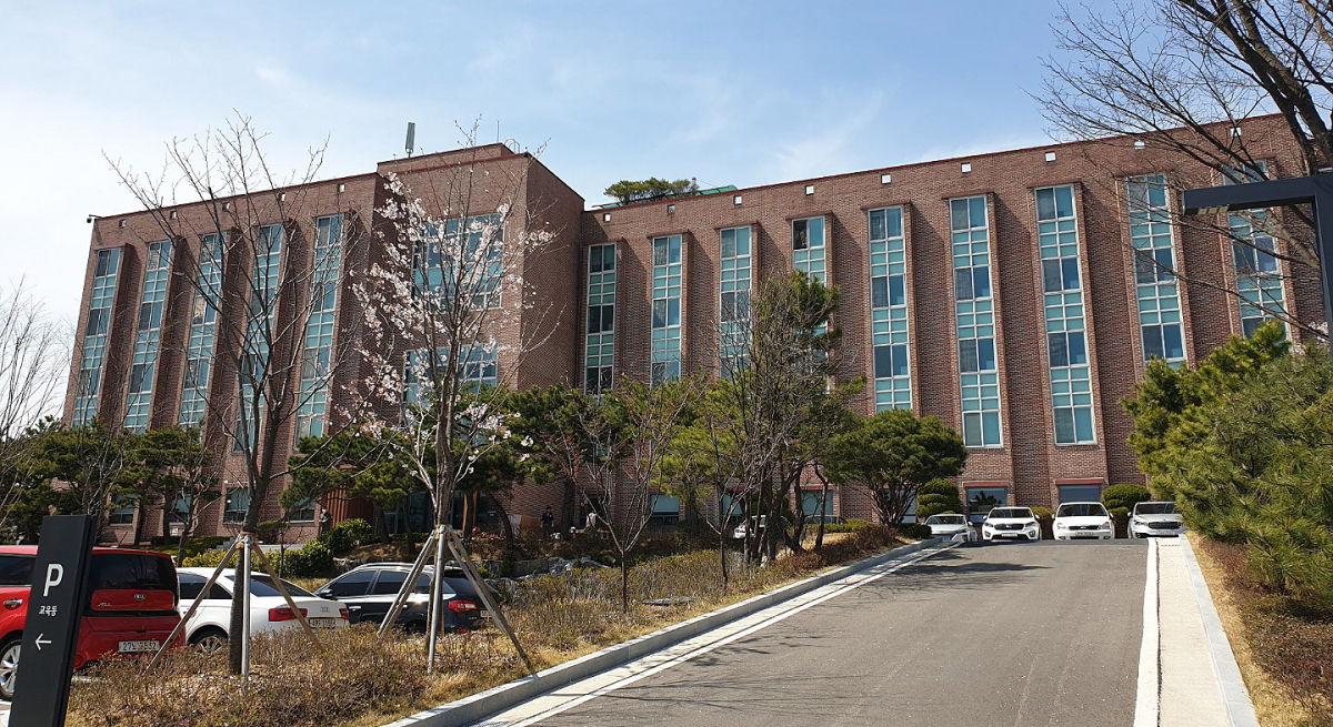 ▲경기도 용인에 자리한 '기아차 오산교육센터'가 경기도에서는 두 번째 코로나19 생활치료센터로 활용된다. (사진제공=경기도)