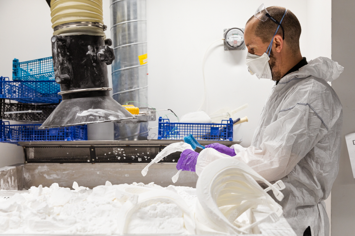 ▲재규어랜드로버가 영국에 있는 '첨단 제품 개발 센터'에서 의료진을 위한 안면 보호대를 생산하기 시작했다. 신종 코로나바이러스 감염증(코로나19) 확산에 따른 의료장비 부족을 해소하기 위해서다.  (사진제공=재규어랜드로버)