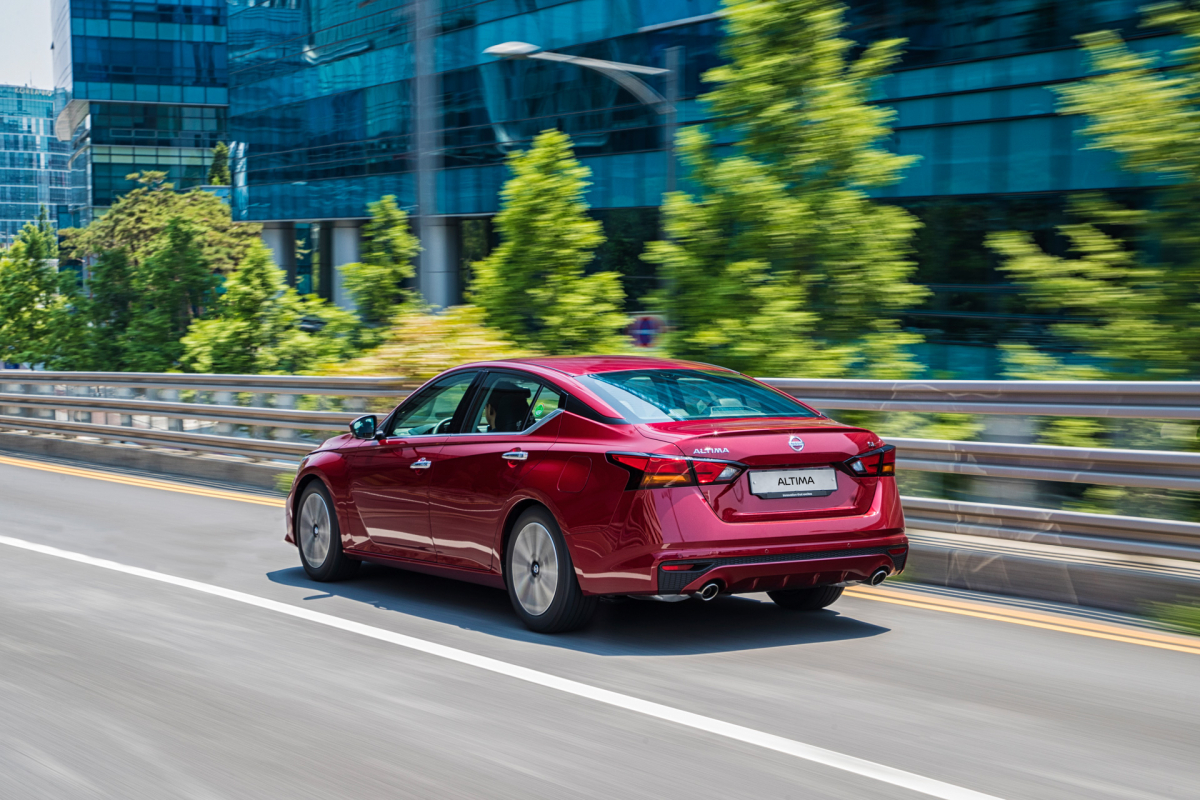 ▲시승에 사용한 차는 2.5리터 4기통 직분사 가솔린 엔진을 얹은 테크 트림이다. 기존 대비 부품과 디자인 80%에 변화를 준 이 엔진은 최고출력 184마력, 최대토크 24.9kgㆍm의 힘을 낸다. (사진제공=한국닛산)