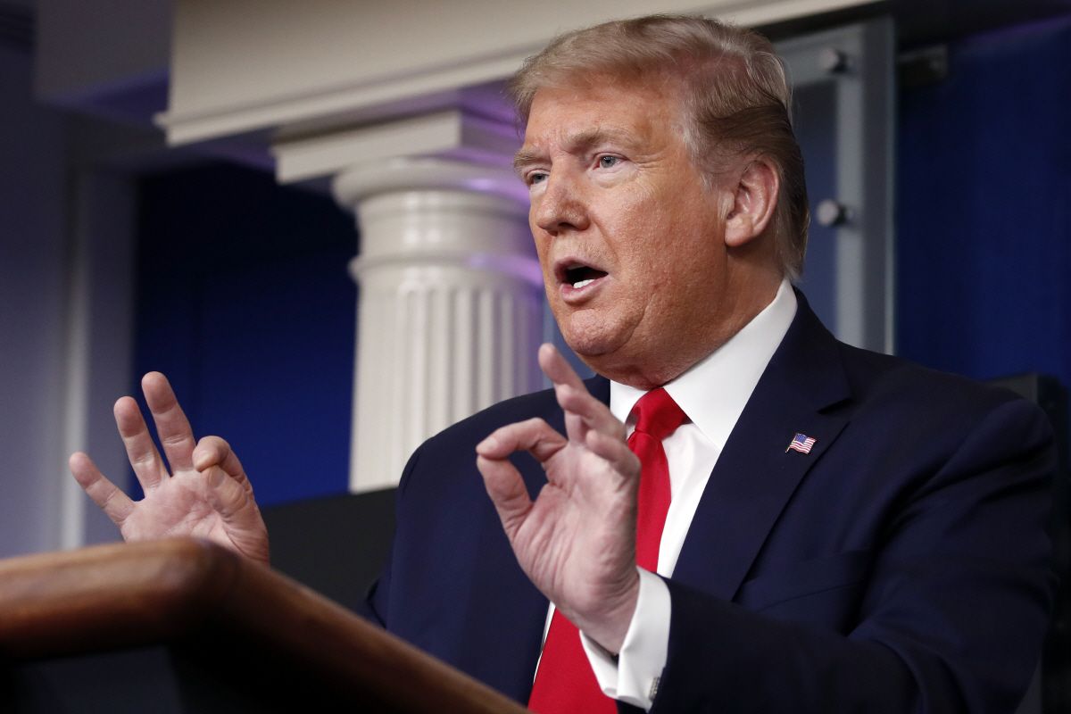 ▲도널드 트럼프 미국 대통령이 13일(현지시간) 백악관에서 브리핑을 하고 있다. 워싱턴/AP뉴시스
