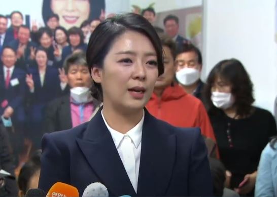 ▲16일 배현진 미래통합당 후보가 당선 소감을 말하고 있다. (SBS 방송 화면 캡쳐)