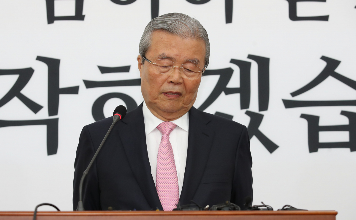 ▲미래통합당 김종인 총괄선거대책위원장이 16일 오전 국회에서 제21대 국회의원 선거 결과 관련 기자회견 중 잠시 생각에 잠겨 있다.  (연합뉴스)