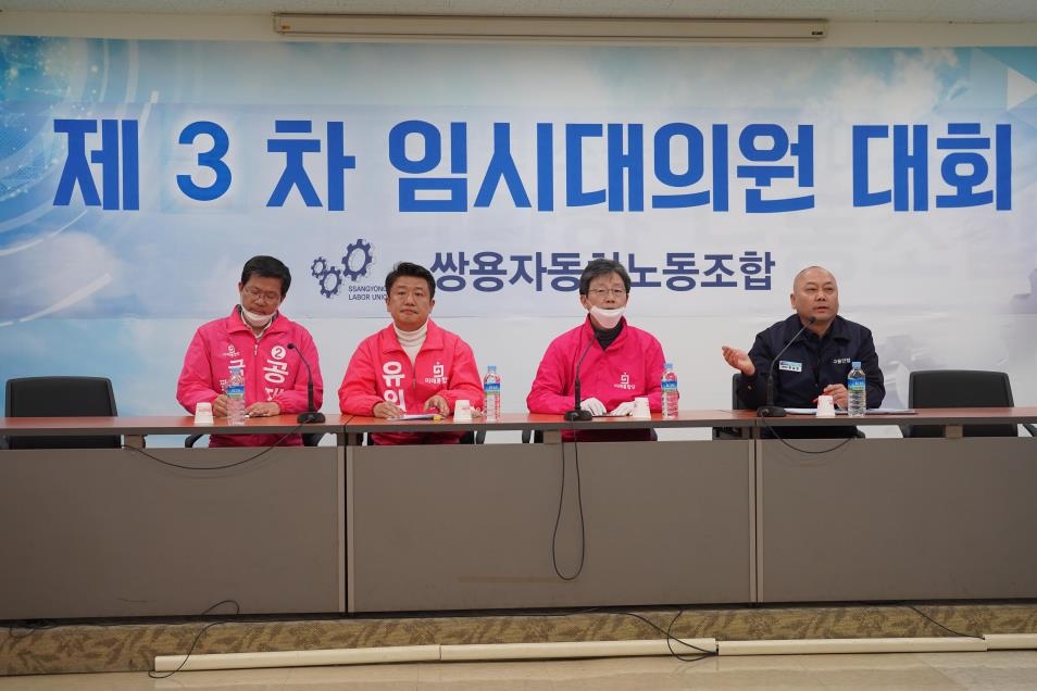 ▲13일 유의동(왼쪽 두번째) 미래통합당 후보와 유승민 의원(왼쪽 세번째), 공재광(왼쪽) 후보가 경기 평택 쌍용차 공장을 방문해 노조 관계자와 쌍용차 정상화를 위한 간담회를 가졌다.  (사진제공=유의동 후보 캠프)