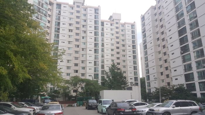 ▲서울 관악구 봉천동 1000 현대 122동. (사진 제공=지지옥션)