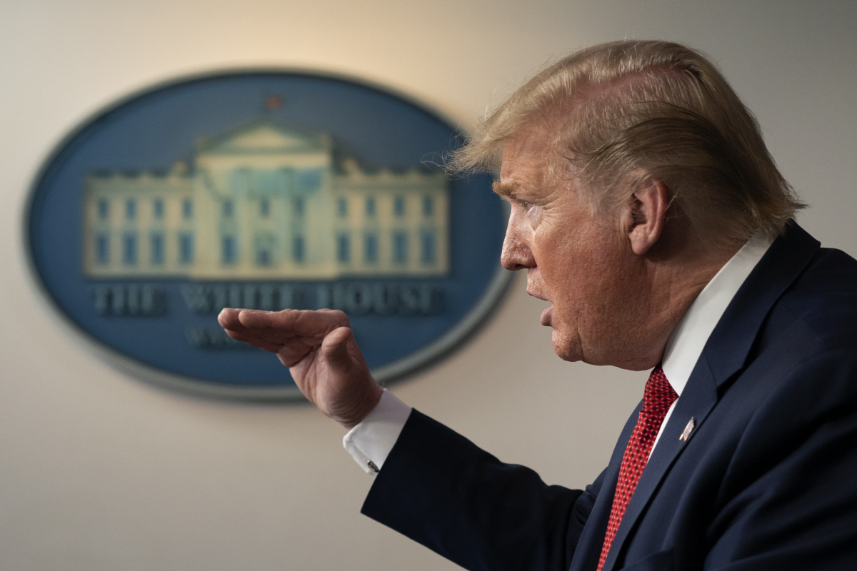 ▲도널드 트럼프 미국 대통령이 16일(현지시간) 백악관에서 언론 브리핑을 하고 있다. 워싱턴DC/EPA연합뉴스