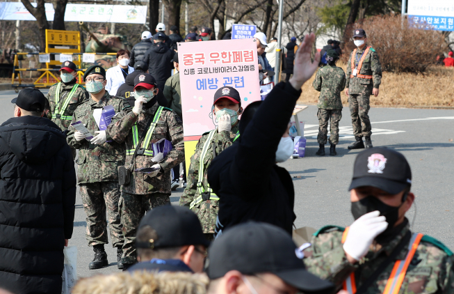 ▲육군 관계자는 이투데이와의 통화에서 "논산 육군훈련소는 최대 신병교육기관이다보니 코로나19 감염병을 차단하기 위해 과도한 수준의 예방 조치가 불가피하다는 점 양해 부탁드린다"고 말했다. (연합뉴스)