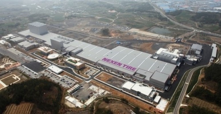 ▲미국과 유럽 자동차 공장의 가동중단이 장기화되면서 수출 비중이 절대적인 국내 타이어 업계도 후폭풍을 맞고 있다. 타이어 3사 가운데 넥센타이어가 가장 마지막으로 휴업 대열에 합류했다. 사진은 넥센타이어 창녕공장 모습. (사진제공=넥센타이어)