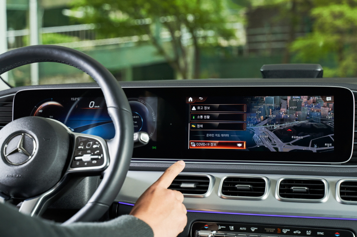 ▲메르세데스-벤츠 코리아가 신종 코로나바이러스 감염증(코로나19)에 대응하기 위해 자사의 인포테인먼트 시스템 MBUX 내비게이션에서 공적 마스크 판매처와 마스크 재고 현황을 확인할 수 있는 ‘마스크 맵(Mask Map)’ 서비스를 제공한다.  (사진제공=메르세데스-벤츠)