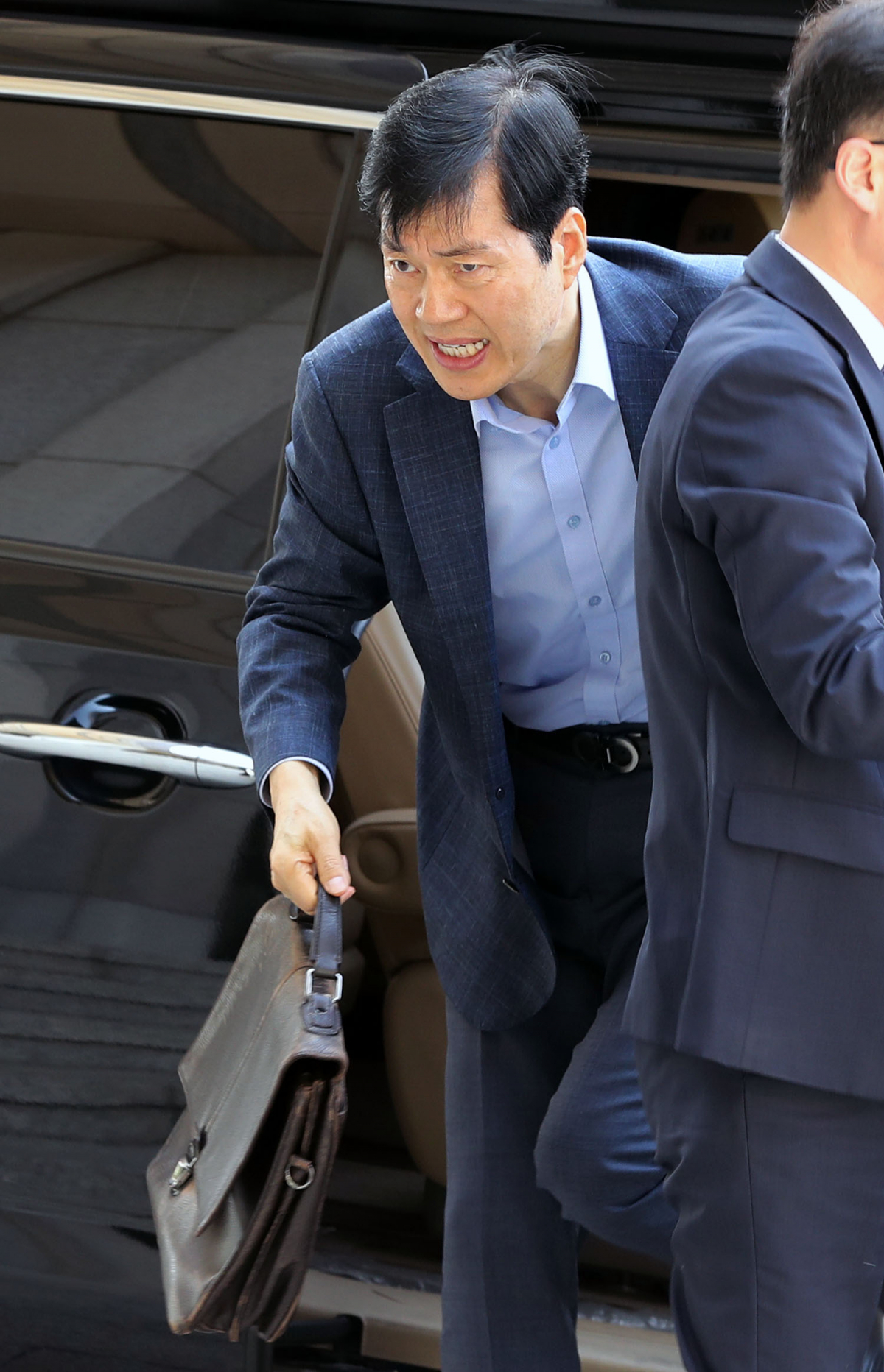 ▲4조5000억원대 분식회계 의혹을 받고 있는 김태한 삼성바이오로직스 대표가 지난해 7월 서울 서초구 서울중앙지검에 피의자 신분으로 출석하고 있다. (뉴시스)