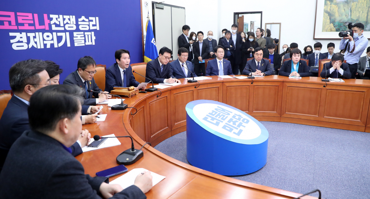 ▲더불어민주당 이인영 원내대표가 24일 오전 서울 여의도 국회에서 열린 최고위원회의에서 오거돈 전 부산시장 강제추행에 대해 사과하고 있다. (연합뉴스)