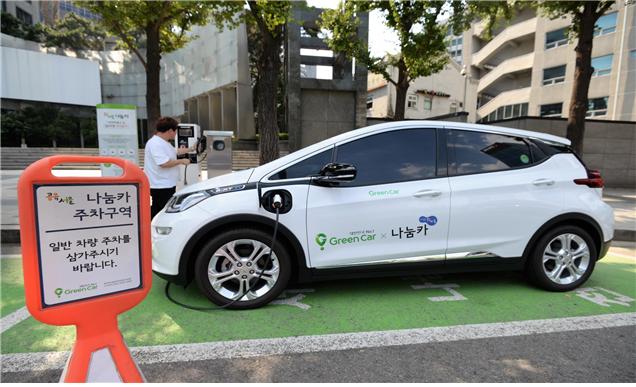 ▲서울시가 녹색교통지역 내 나눔카의 모든 차량을 2022년까지 전기차로 100% 전환할 계획이라고 밝혔다. (사진 = 서울시)