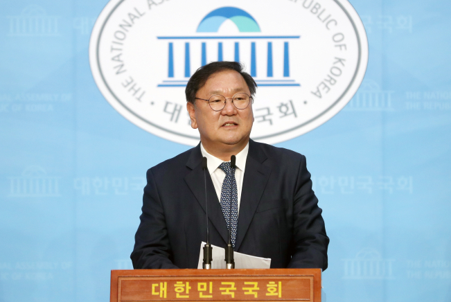 ▲더불어민주당 김태년 의원이 28일 서울 여의도 국회 소통관에서 원내대표 출마 기자회견을 하고 있다. (연합뉴스)