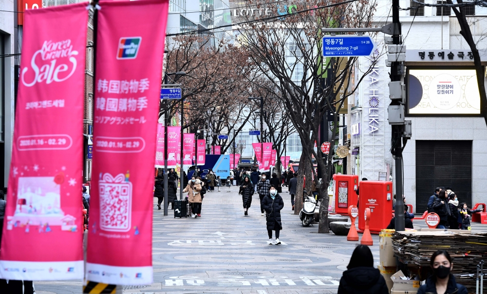 ▲서울 중구 거리가 신종 코로나 바이러스 감염증(코로나19) 영향으로 한산하다. 사진=신태현 기자 holjjak@ (이투데이DB)