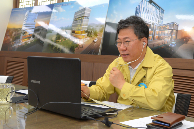 ▲서양호 중구청장이 29일 중구청 3층 구청장실에서 지역 내 유관기관과 업무협약을 체결하고 있다.  (사진제공=중구청)