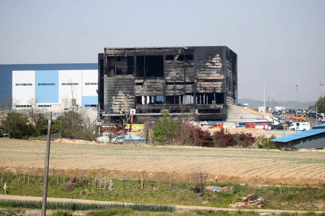 ▲30일 경기 이천시 모가면 물류창고 공사장 화재 현장의 모습. (뉴시스)