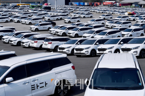▲지난달 9일 서울의 한 주차장에 타다 차량들이 멈춰 서 있다. (신태현 기자 holjjak@)