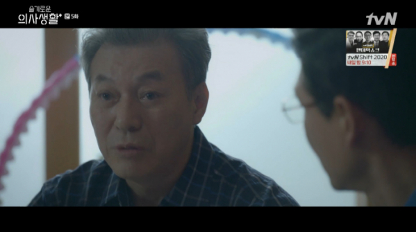 ▲김갑수(사진=tvN '슬기로운 의사생활' 방송화면 캡처)