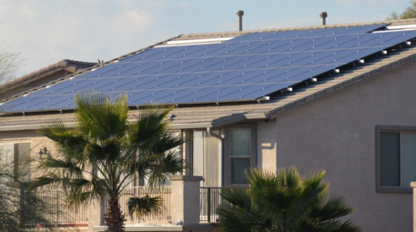 ▲미국 애리조나(Arizona)주 주택에 설치된 한화큐셀 태양광 모듈  (사진제공=한화큐셀)
