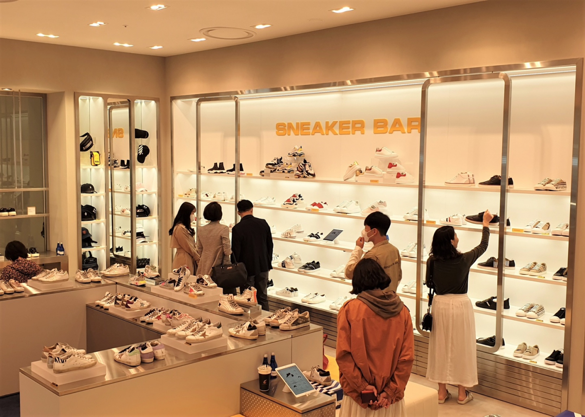 ▲스니커바 매장 사진 (사진제공=롯데백화점)