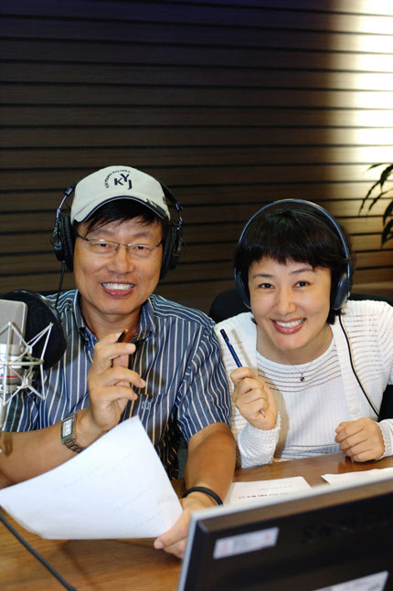 ▲'싱글벙글쇼' DJ 강석, 김혜영(사진제공=MBC)