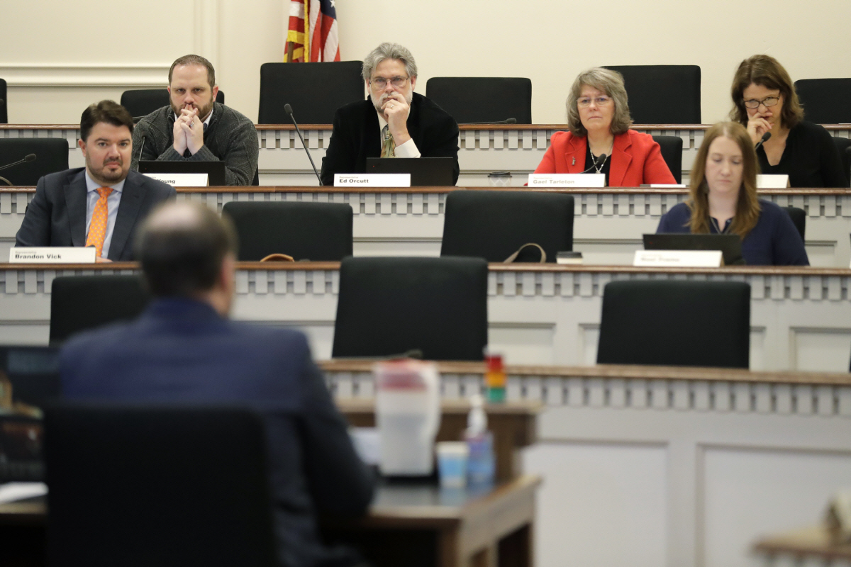 ▲미국 워싱턴주 하원 금융위원회가 주도인 올림피아에서 2월 25일(현지시간) 보잉에 대한 세제 혜택 폐지와 관련한 청문회를 열고 있다. 올림피아/AP뉴시스