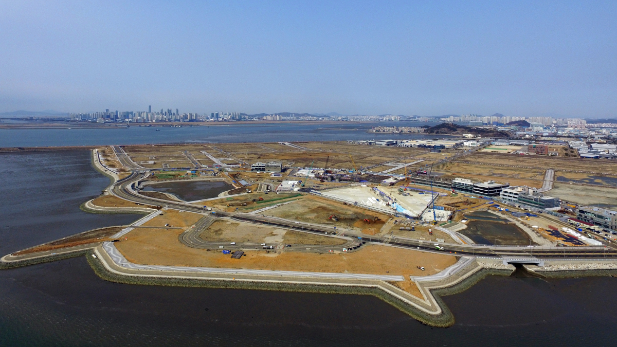 ▲경기 시흥시 '웨이브파크' 인공서핑장 공사 모습. (사진 제공=더피알)