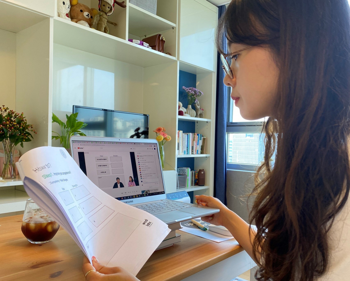 ▲NHN직원이 재택근무 하는 모습.  (사진제공=NHN)