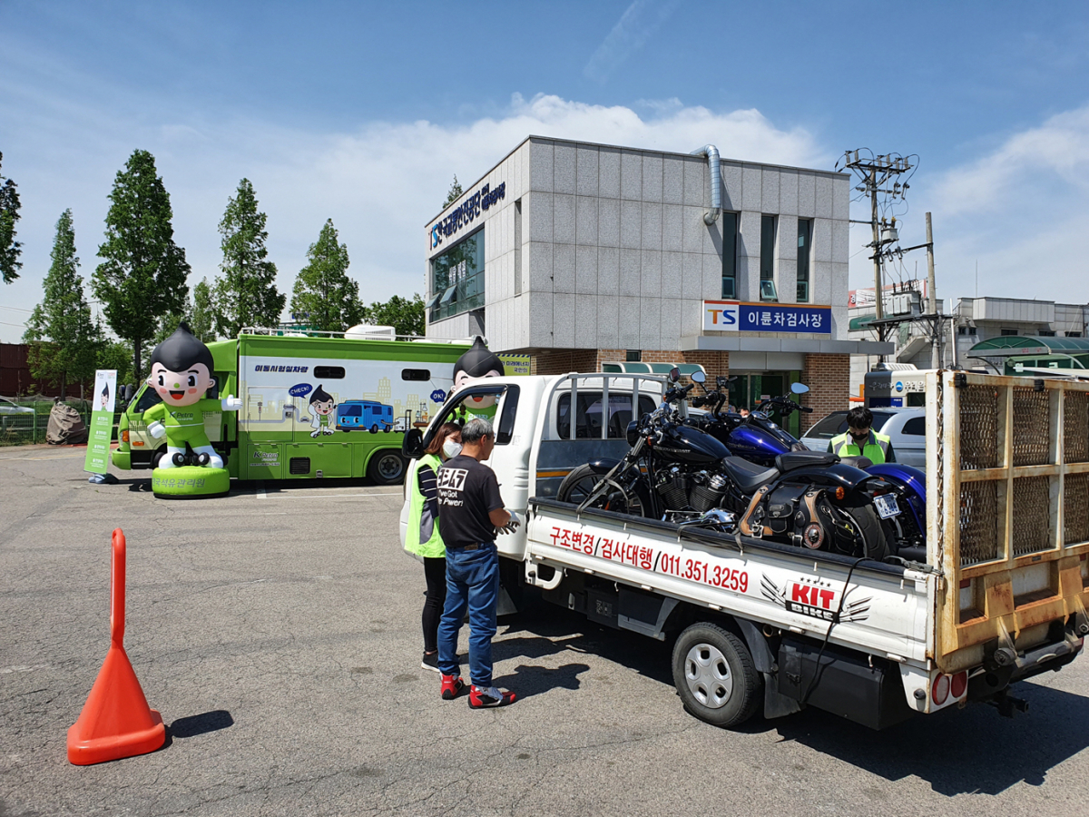 ▲차량연료 품질점검서비스 모습. (사진제공=한국석유관리원)