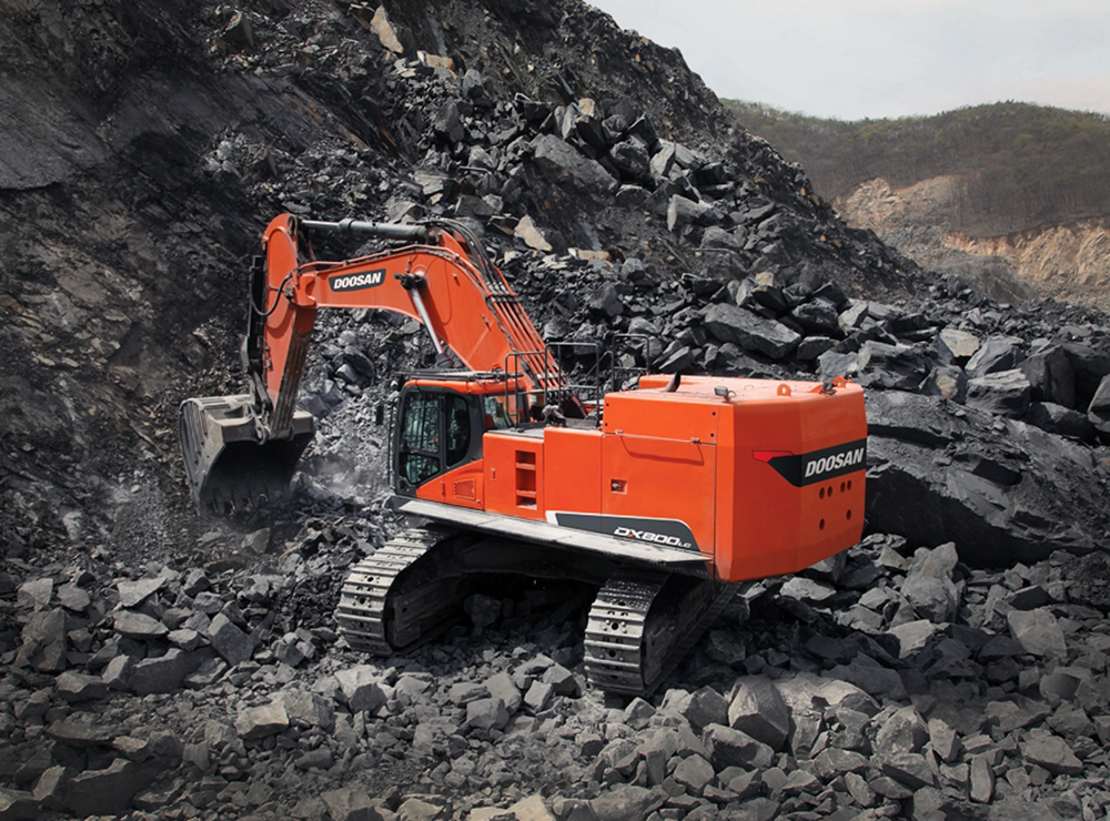 ▲두산인프라코어의 80톤 초대형 굴착기.  (사진제공=두산인프라코어)