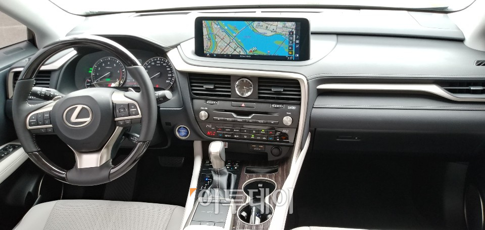 ▲운전석에 앉으면 입체적인 대시보드와 12.3인치 디스플레이가 한 눈에 들어온다. (유창욱 기자 woogi@)