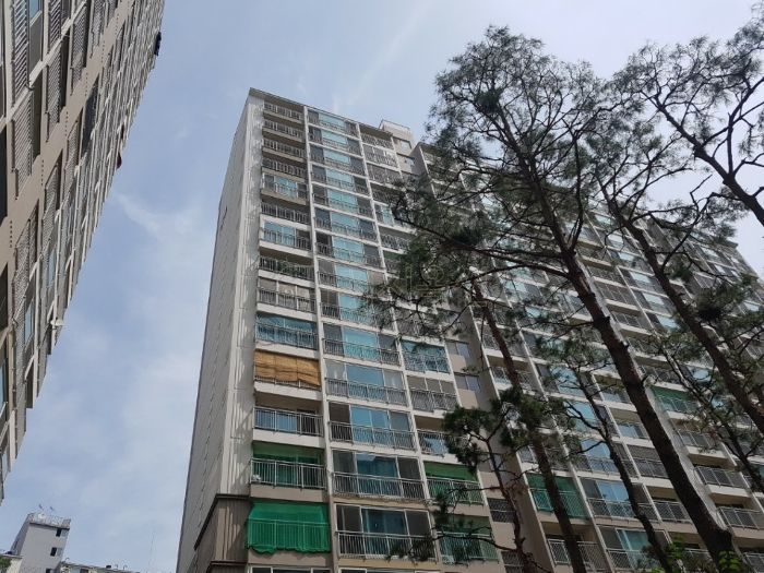 ▲서울 동작구 본동 492 삼성래미안 104동. (사진 제공=지지옥션)