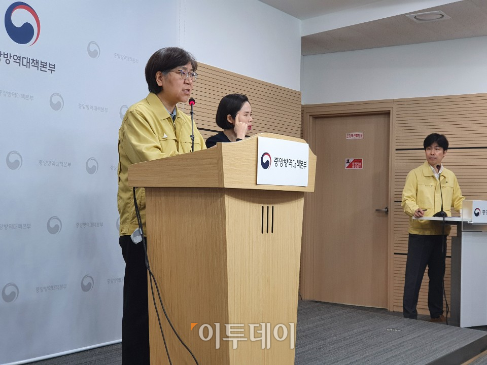 ▲정은경 질병관리본부 중앙방역대책본부장(질병관리본부장)이 11일 충북 청주시 오송읍 질병관리본부에서 신종 코로나바이러스 감염증(코로나19) 발생 현황을 브리핑하고 있다. (세종=김지영 기자)