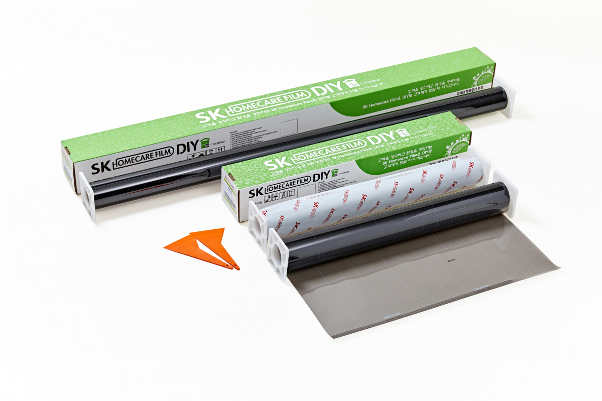 ▲SKC가 출시한 가정용 윈도우필름 'SK홈케어필름 DIY' 모습. (사진제공=SKC)