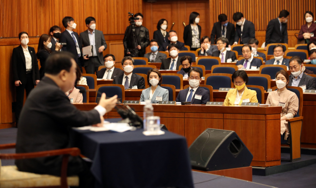 ▲20일 오전 국회 헌정기념관 대강당에서 열린 제21대 국회 초선의원 의정연찬회에서 당선인들이 문희상 국회의장의 특강을 경청하고 있다. (연합뉴스)