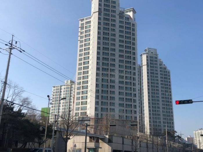 ▲인천 미추홀구 도화동 982 신동아파밀리에 아파트 모습. (사진 제공=지지옥션)