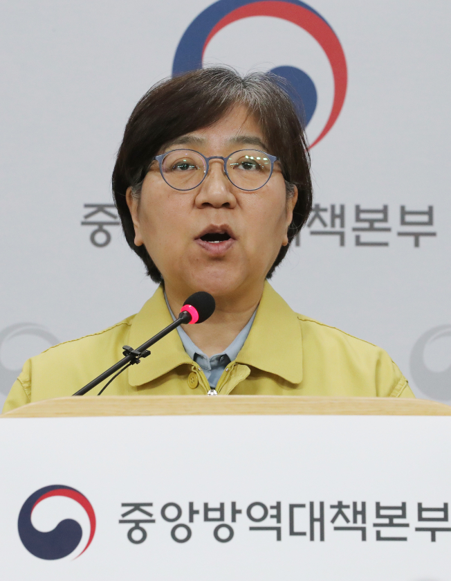 ▲정은경 중앙방역대책본부장(질병관리본부장)이 8일 오후 충북 청주시 질병관리본부에서 코로나19 국내 발생 현황 및 확진 환자 중간조사 결과 등 정례브리핑을 하고 있다. (연합뉴스)