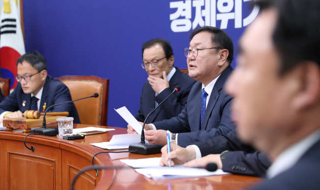 ▲더불어민주당 김태년 원내대표가 25일 오전 서울 여의도 국회에서 열린 최고위원회의에서 발언하고 있다. (연합뉴스)