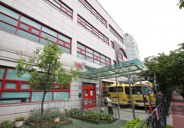 ▲강서구에서 코로나19 확진 판정을 받은 유치원생이 다니던 예일유치원 (연합뉴스)