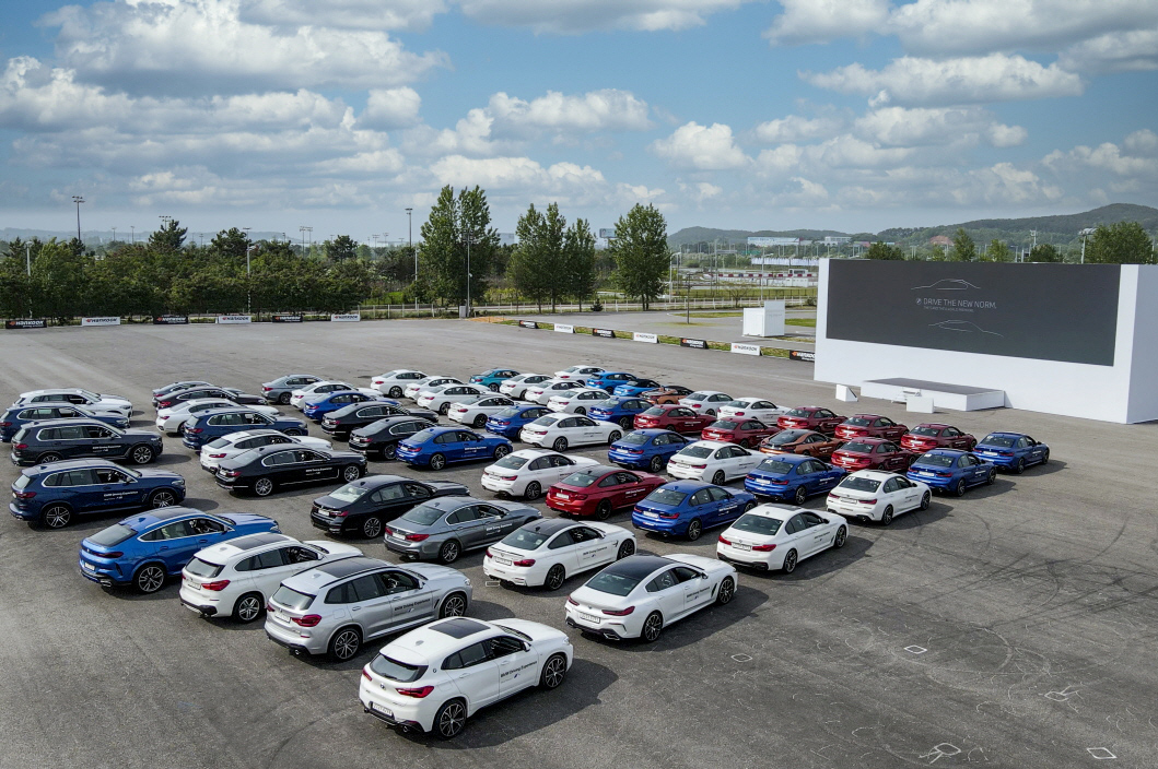 ▲BMW가 5시리즈와 6시리즈 신형 모델을 세계 최초로 한국에서 공개했다. 수입차 브랜드 가운데 ‘월드 프리미어(세계 최초 공개 행사)’를 국내에서 개최한 건 BMW그룹이 처음이다.  (사진제공=BMW코리아)