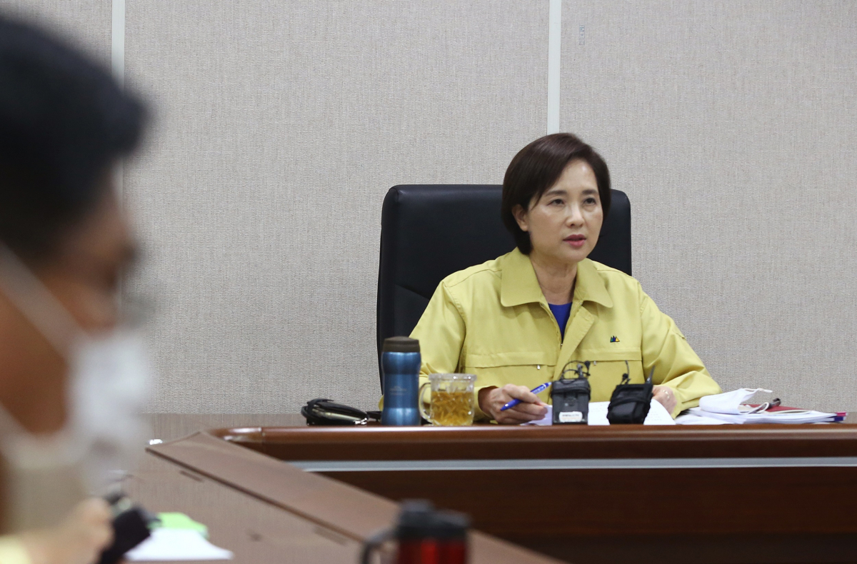 ▲2차 등교수업일인 27일 오전 유은혜 부총리 겸 교육부 장관이 정부세종청사에서 열린 등교수업지원 상황점검회의에서 모두발언을 하고 있다.  (제공=교육부)