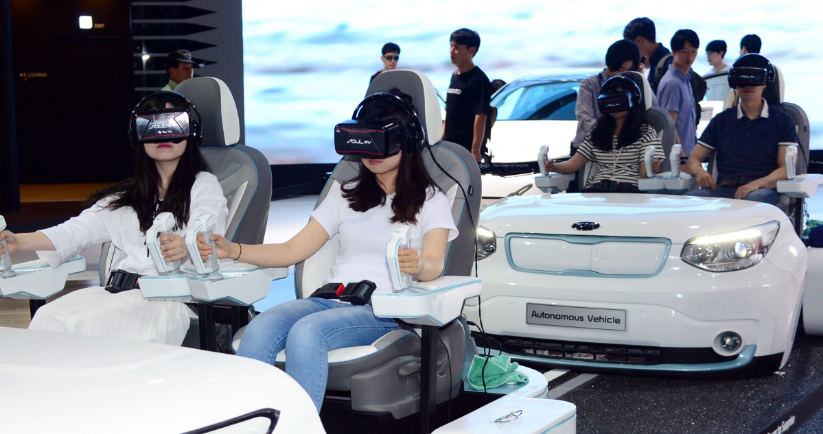 ▲현대차와 소니 픽처스가 전략적 협업에 나섰다. 단순하게 소니 영화에 현대차를 몇 차례 노출시키는 차원이 아닌, 본격적인 자율주행 시대를 앞두고 가상현실 콘텐츠 개발까지 이어질 것이라는 분석이 지배적이다. (사진제공=기아차)