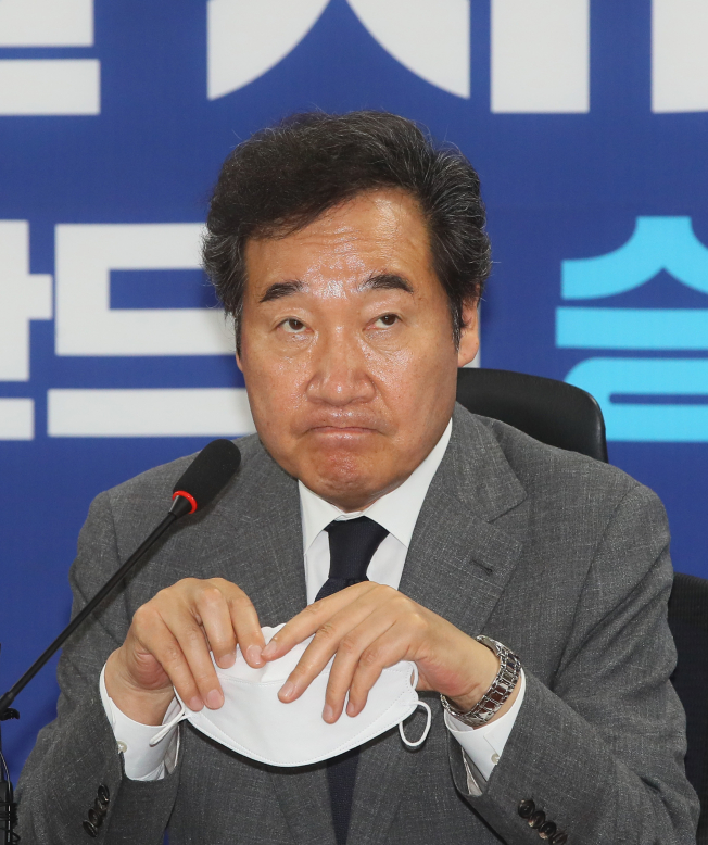 ▲더불어민주당 이낙연 코로나19국난극복위원장이 29일 국회 의원회관에서 열린 코로나19국난극복위원회 전체회의에서 굳은 표정을 짓고 있다. (연합뉴스)