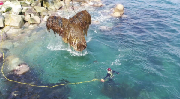 ▲'극한직업' 테트라포드의 작업현장(사진제공=EBS1)