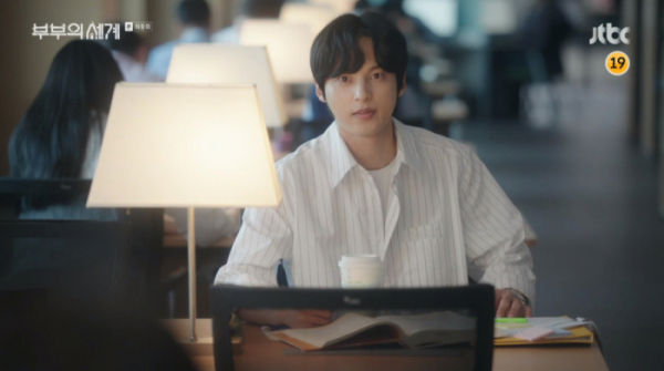 ▲여다경에게 호감을 표한 남자(윤선우)(사진=JTBC '부부의 세계' 방송화면 캡처)